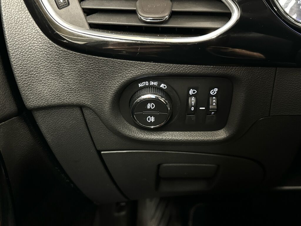 Opel Astra 2017 Vihreä