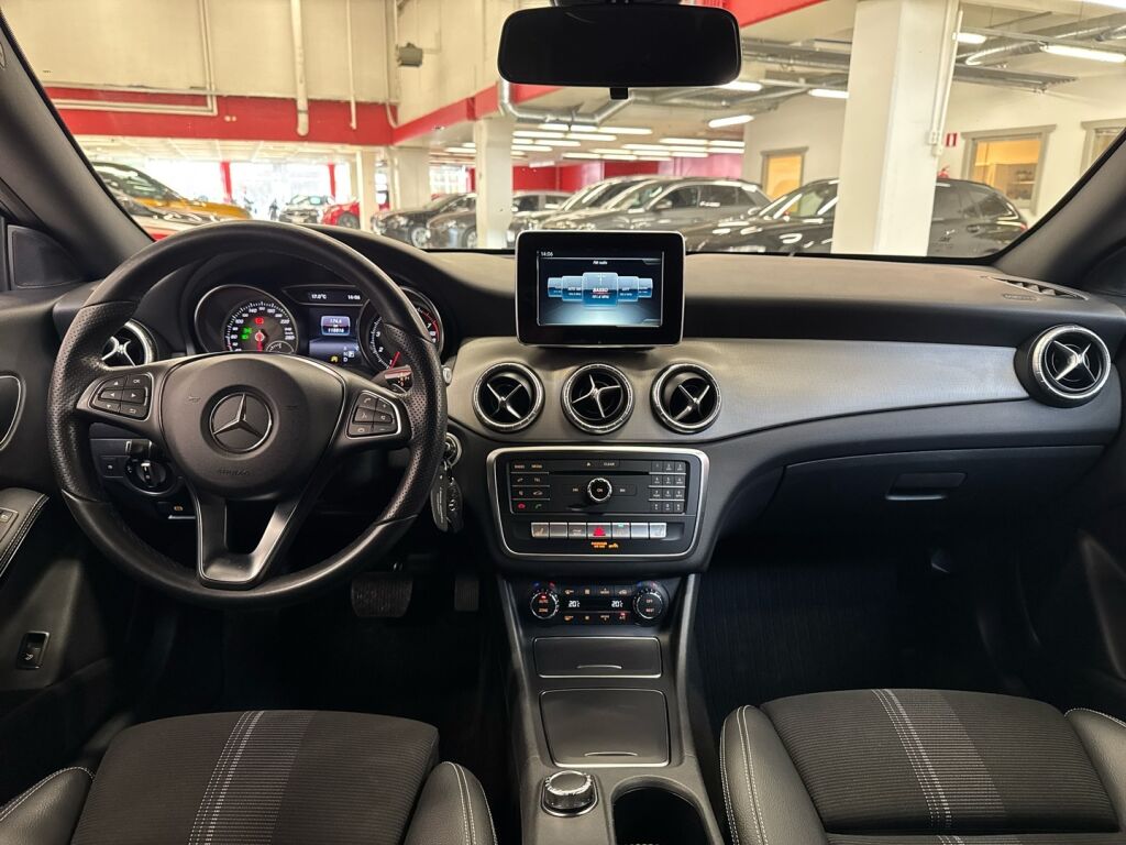 Mercedes-Benz CLA 2017 Punainen