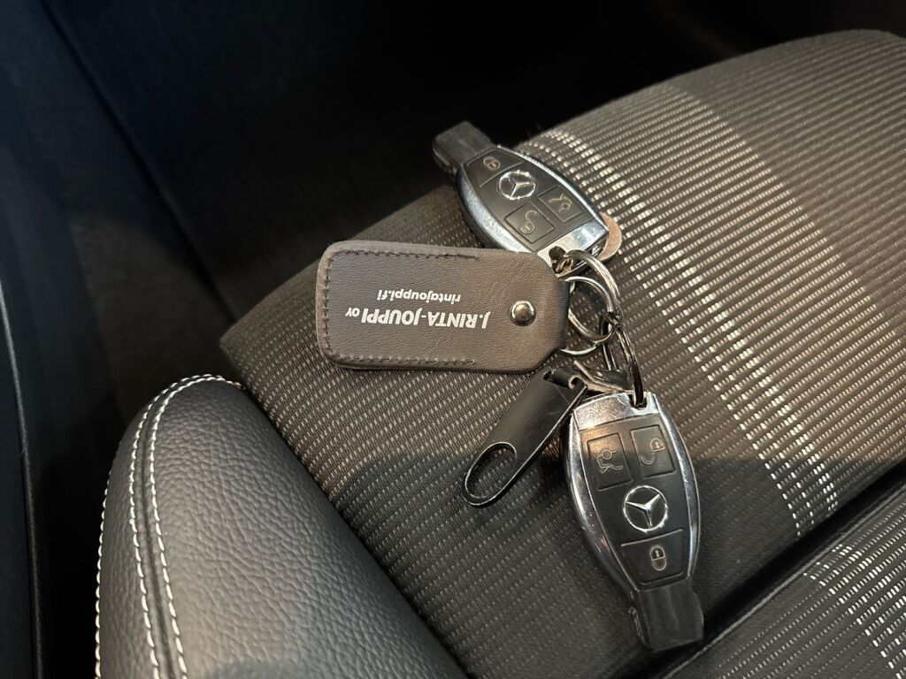 Mercedes-Benz CLA 2017 Punainen