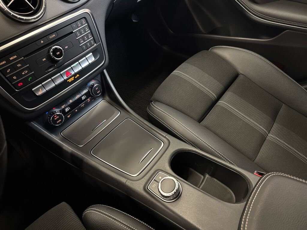 Mercedes-Benz CLA 2017 Punainen