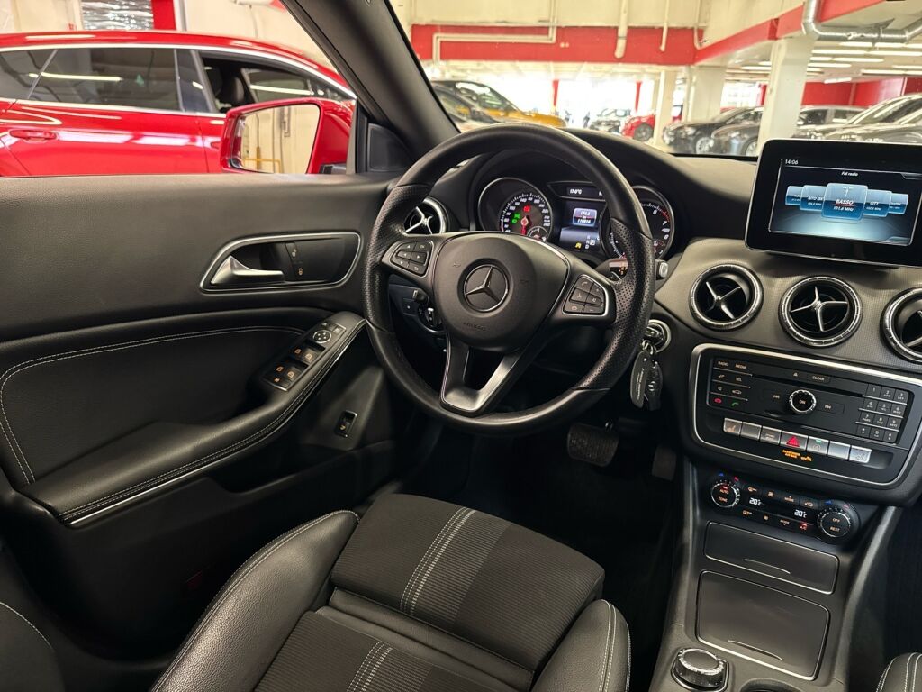 Mercedes-Benz CLA 2017 Punainen