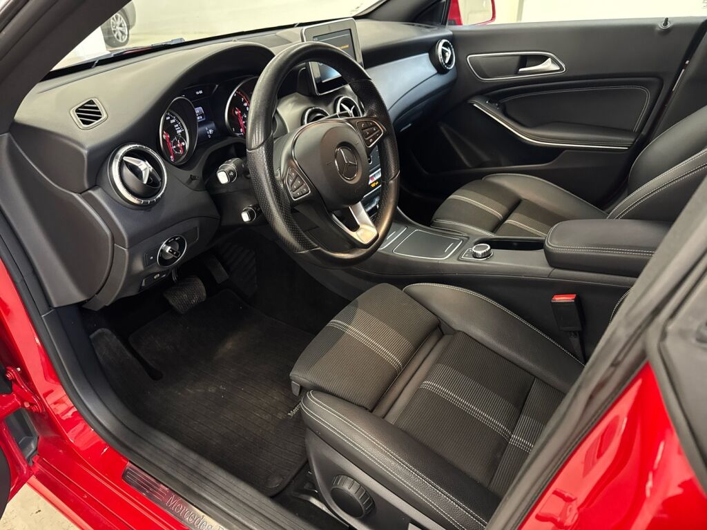 Mercedes-Benz CLA 2017 Punainen
