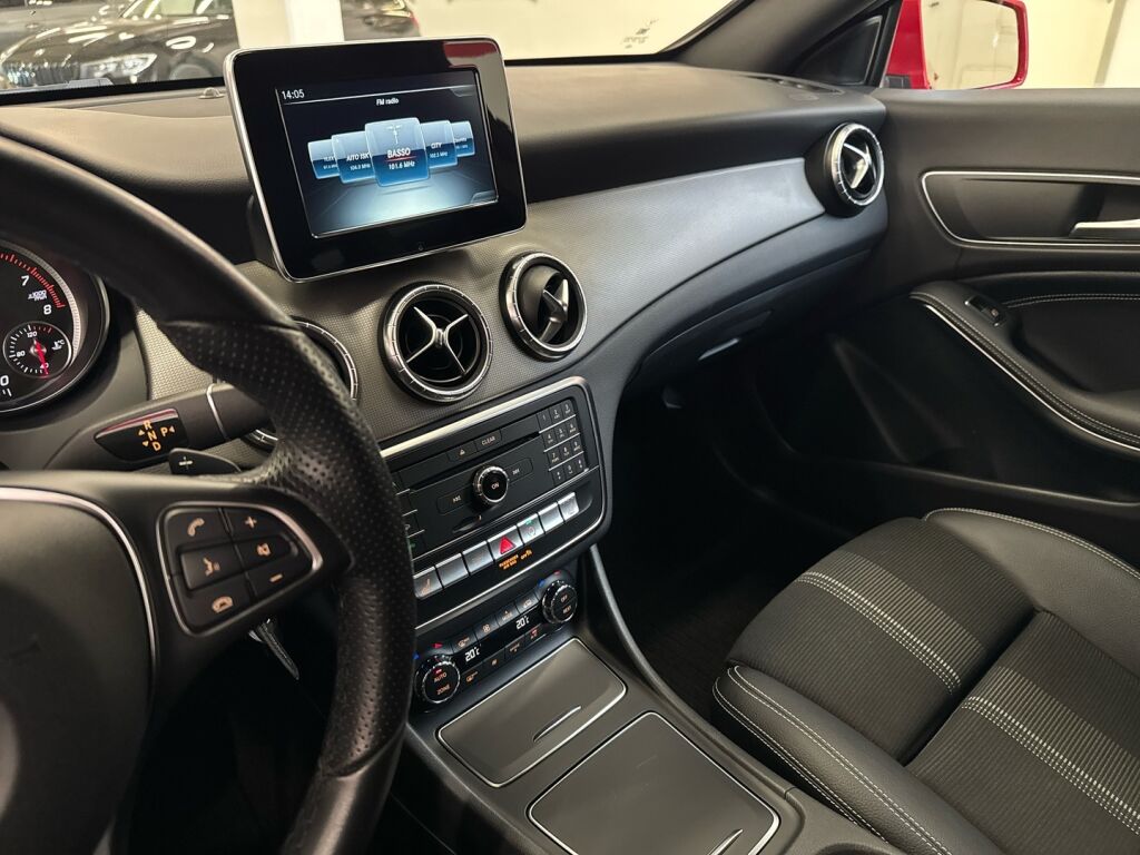 Mercedes-Benz CLA 2017 Punainen