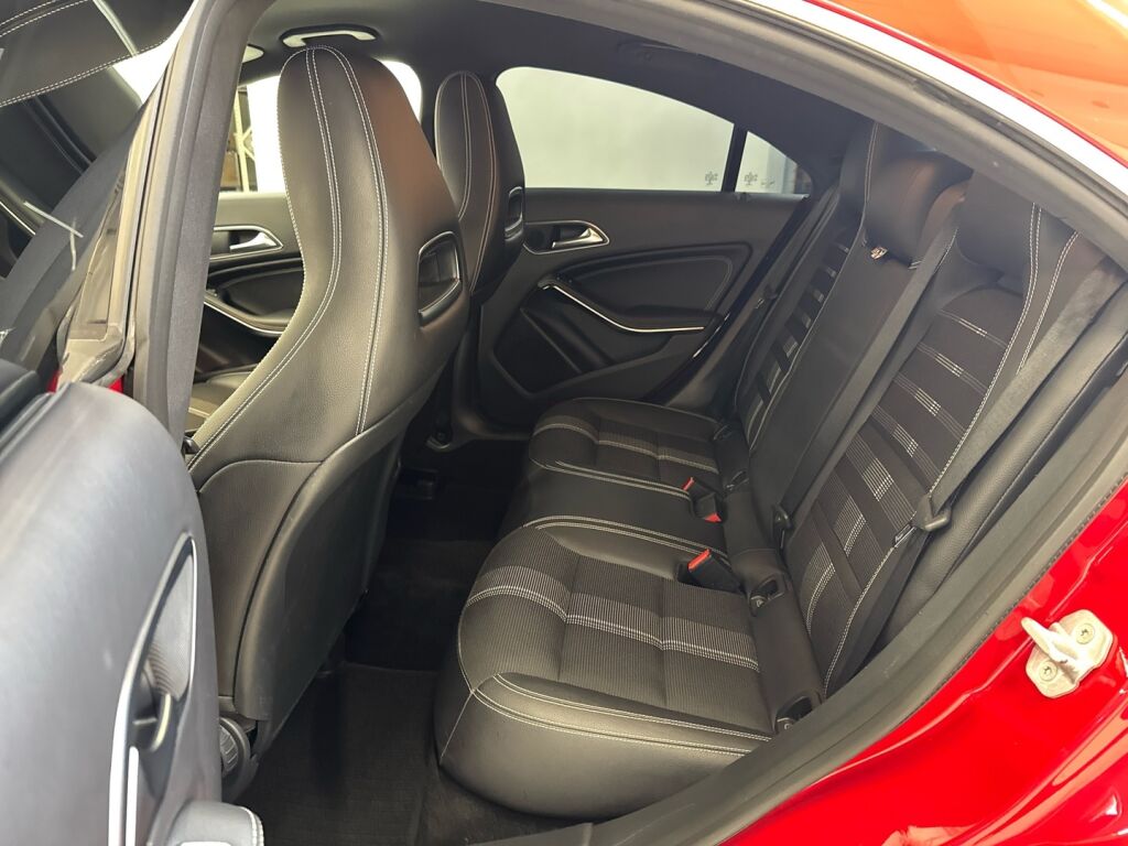 Mercedes-Benz CLA 2017 Punainen