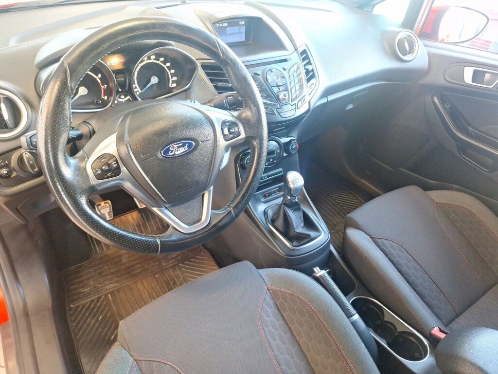 Ford Fiesta 2017 Punainen