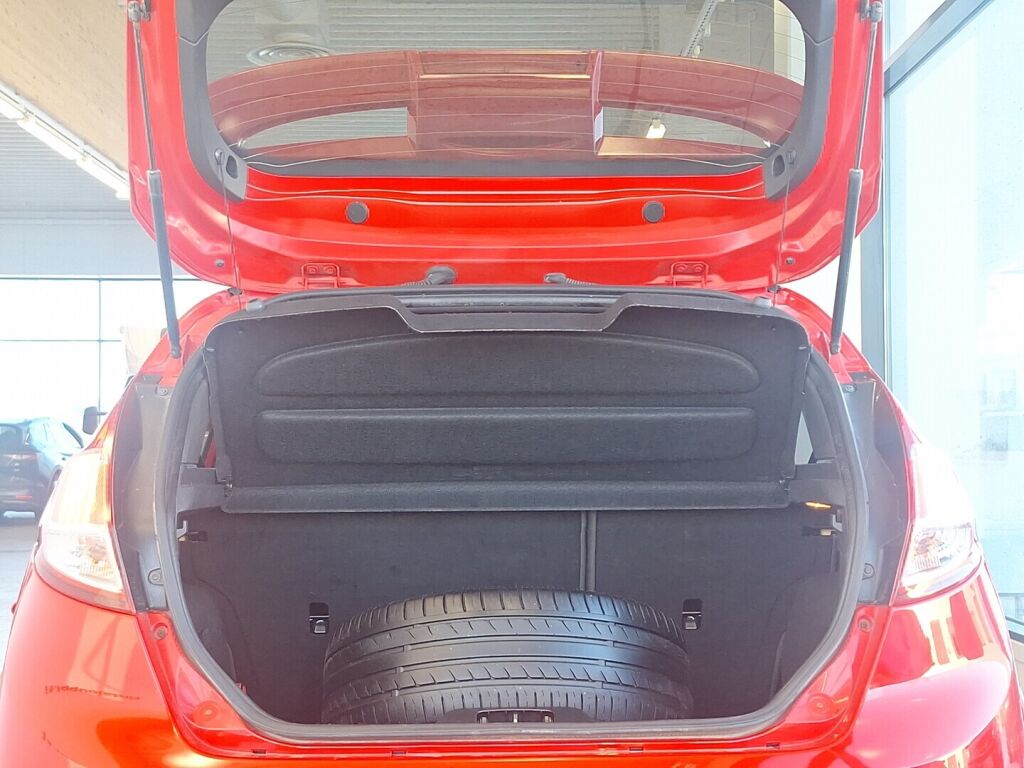 Ford Fiesta 2017 Punainen