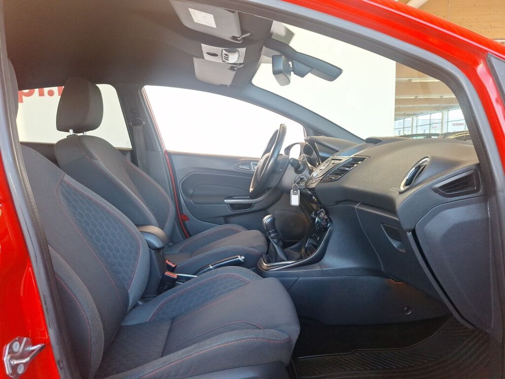Ford Fiesta 2017 Punainen