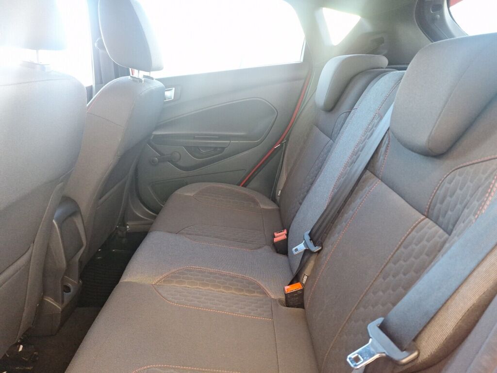 Ford Fiesta 2017 Punainen