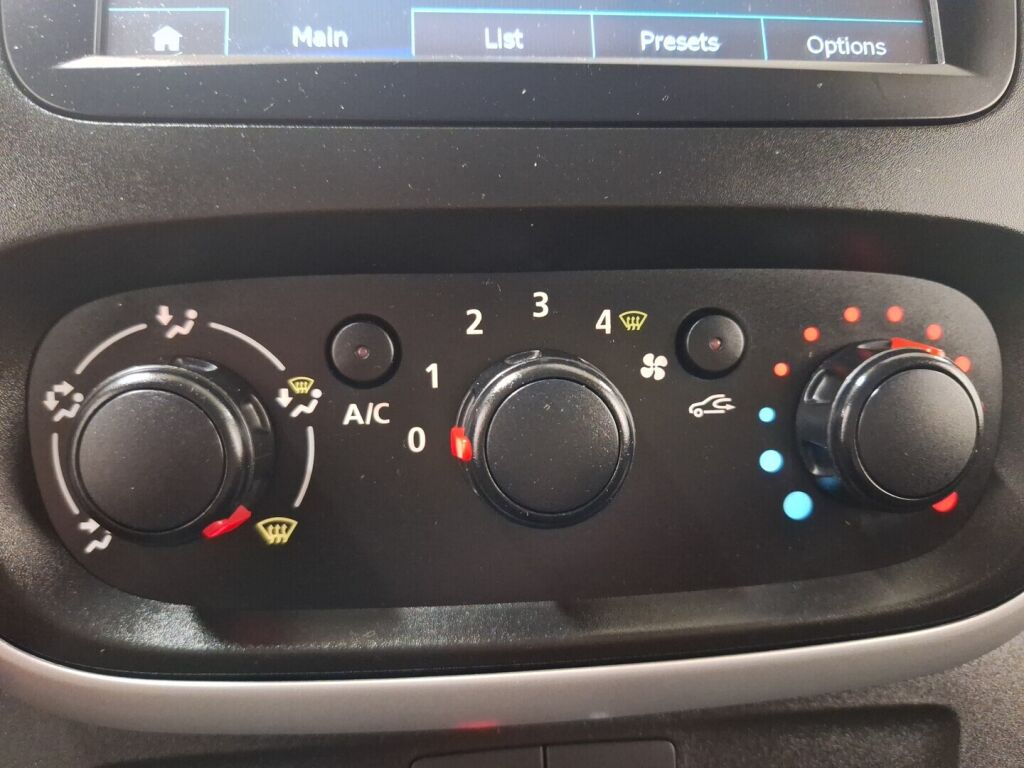 Renault Trafic 2017 Valkoinen