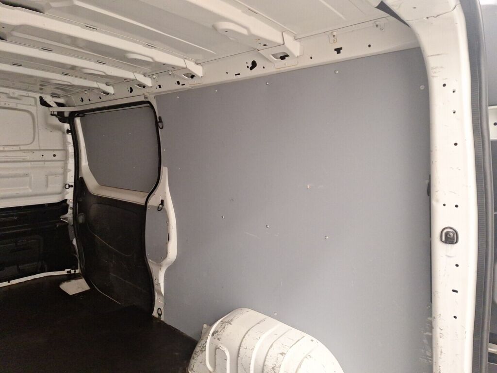 Renault Trafic 2017 Valkoinen