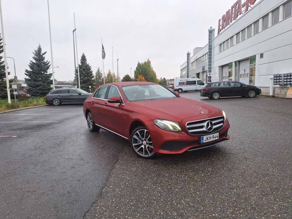 Mercedes-Benz E 2017 Punainen