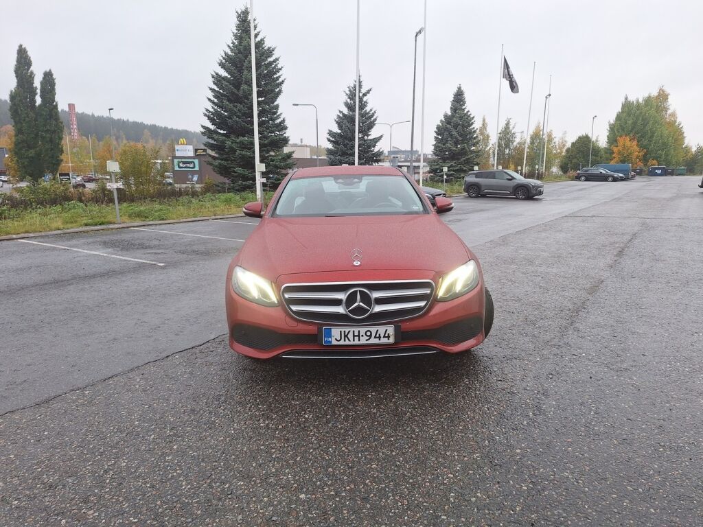 Mercedes-Benz E 2017 Punainen