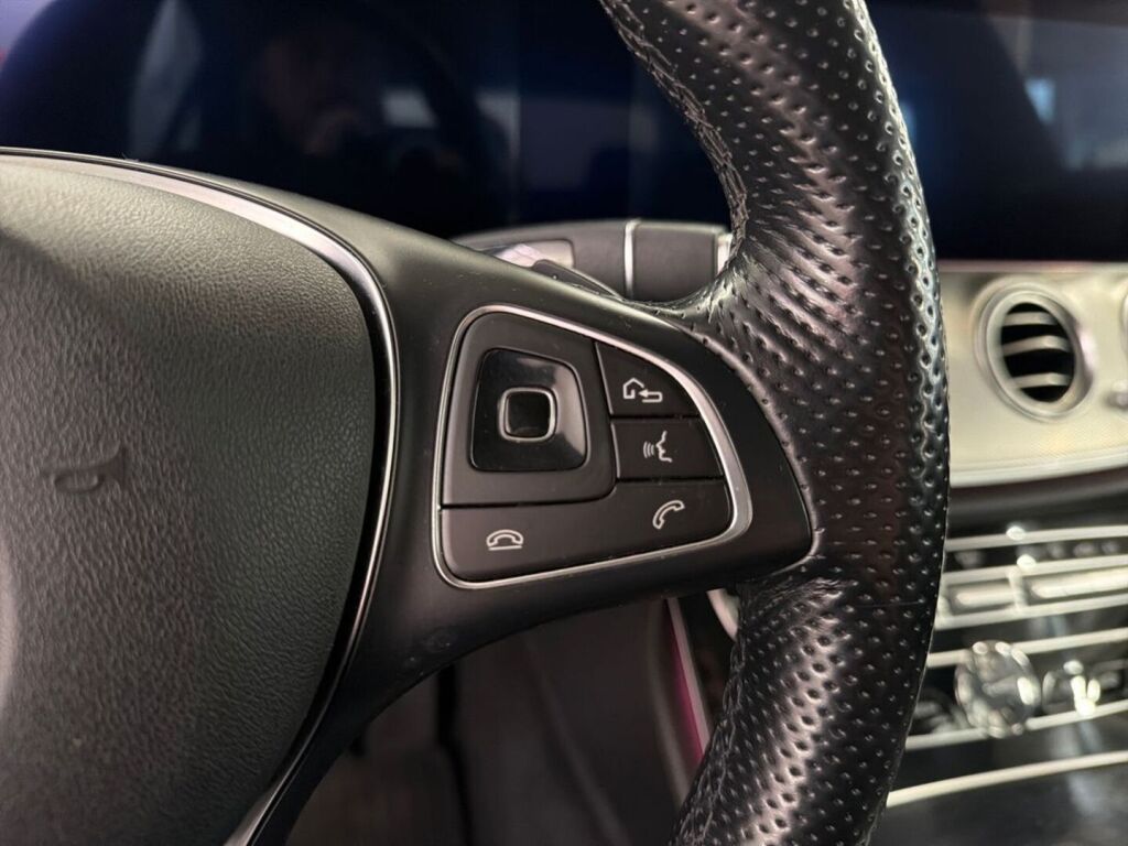 Mercedes-Benz E 2017 Punainen
