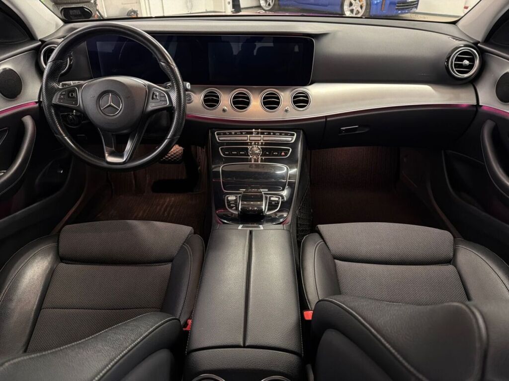 Mercedes-Benz E 2017 Punainen
