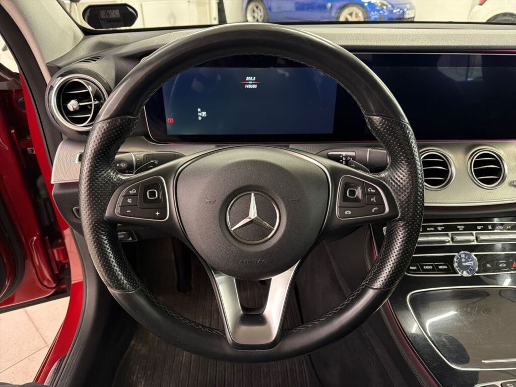 Mercedes-Benz E 2017 Punainen