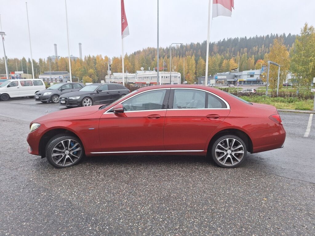Mercedes-Benz E 2017 Punainen