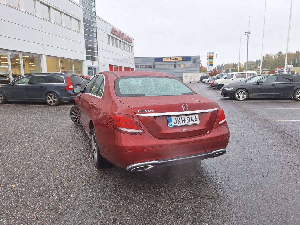 Mercedes-Benz E 2017 Punainen