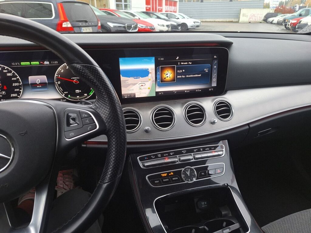 Mercedes-Benz E 2017 Punainen