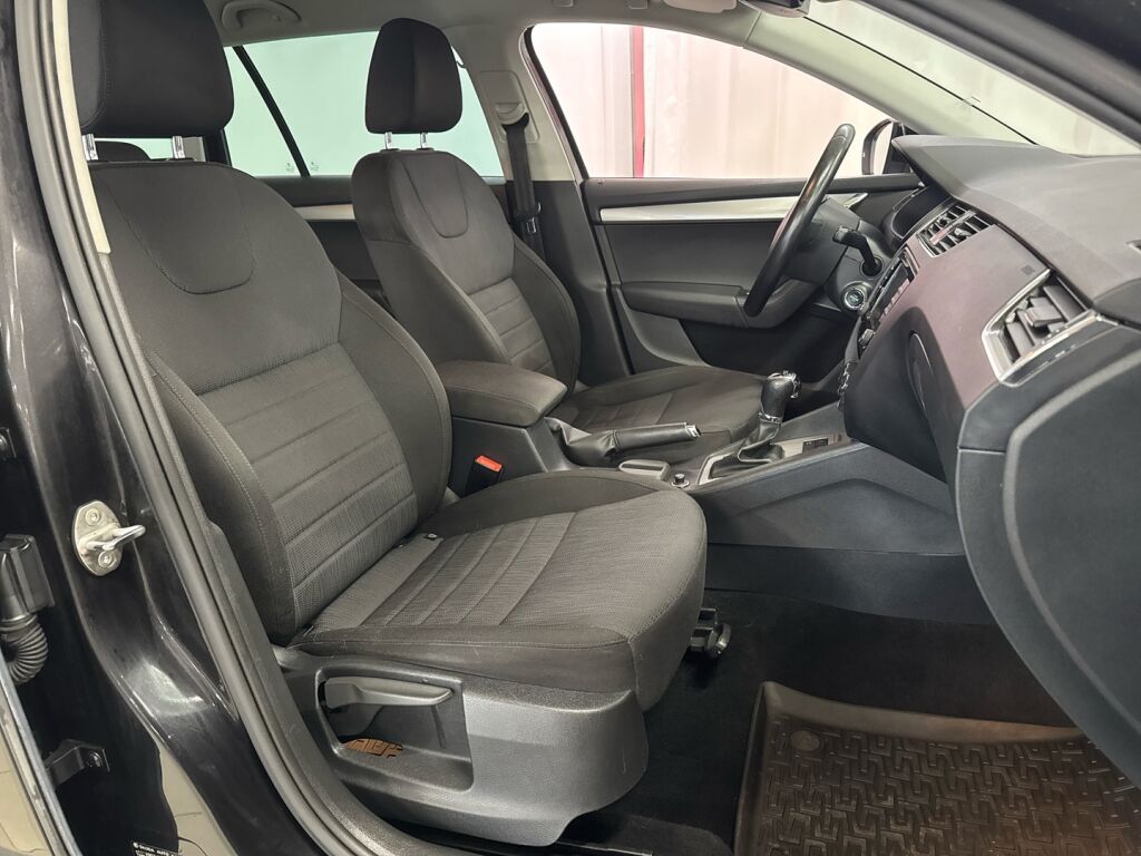Skoda Octavia 2017 Musta