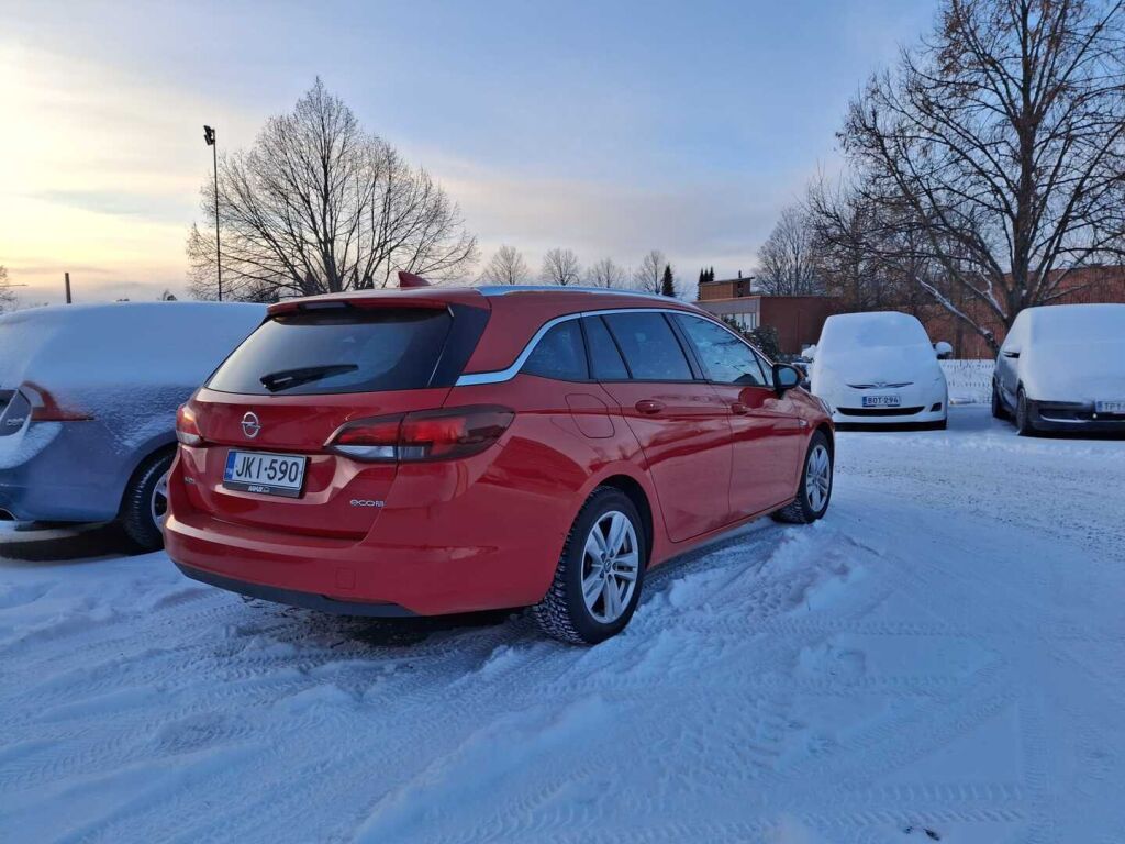 Opel Astra 2017 Punainen