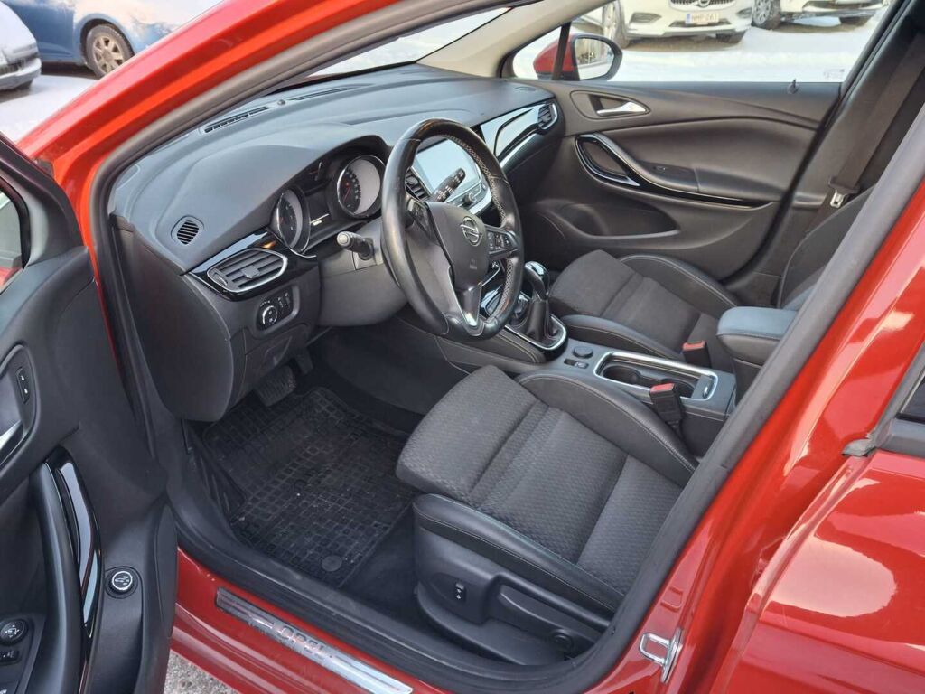 Opel Astra 2017 Punainen