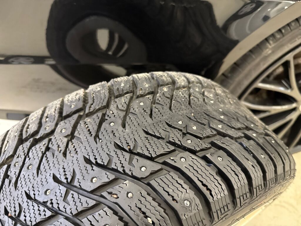 Mercedes-Benz E 2011 Musta