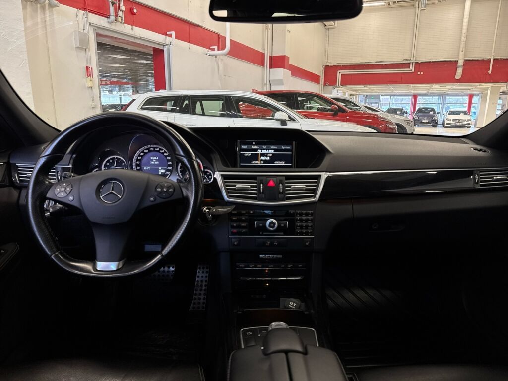 Mercedes-Benz E 2011 Musta