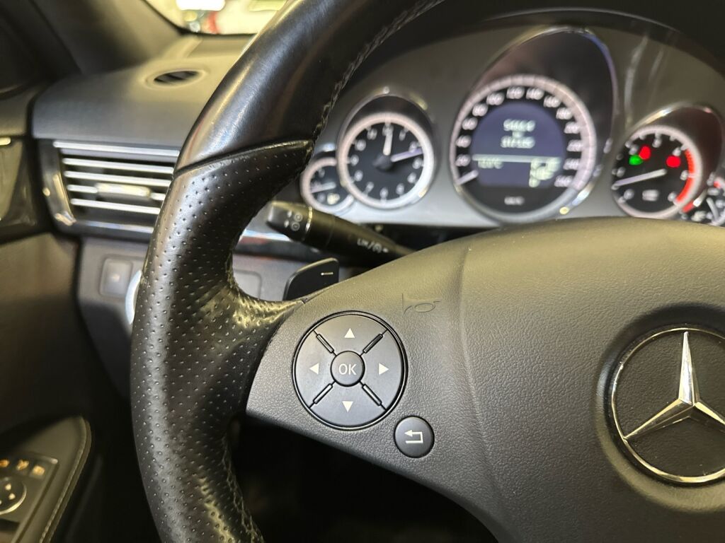 Mercedes-Benz E 2011 Musta