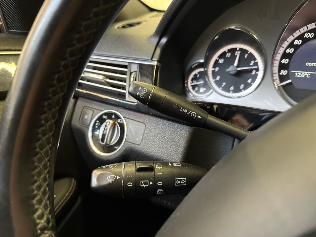 Mercedes-Benz E 2011 Musta