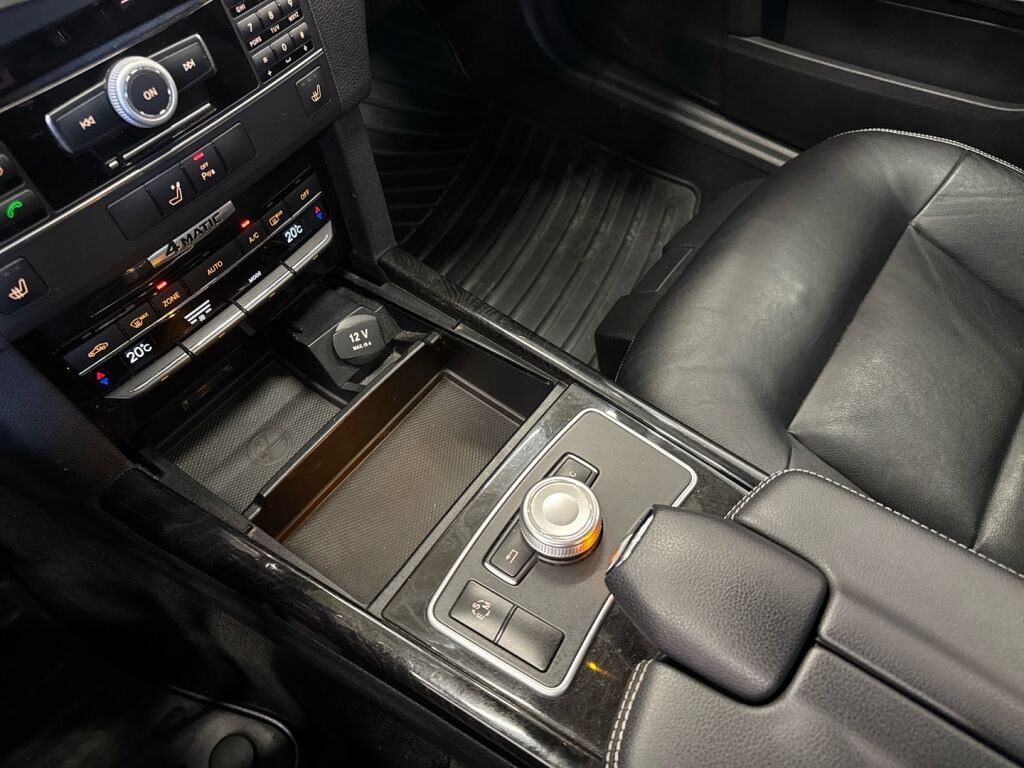 Mercedes-Benz E 2011 Musta