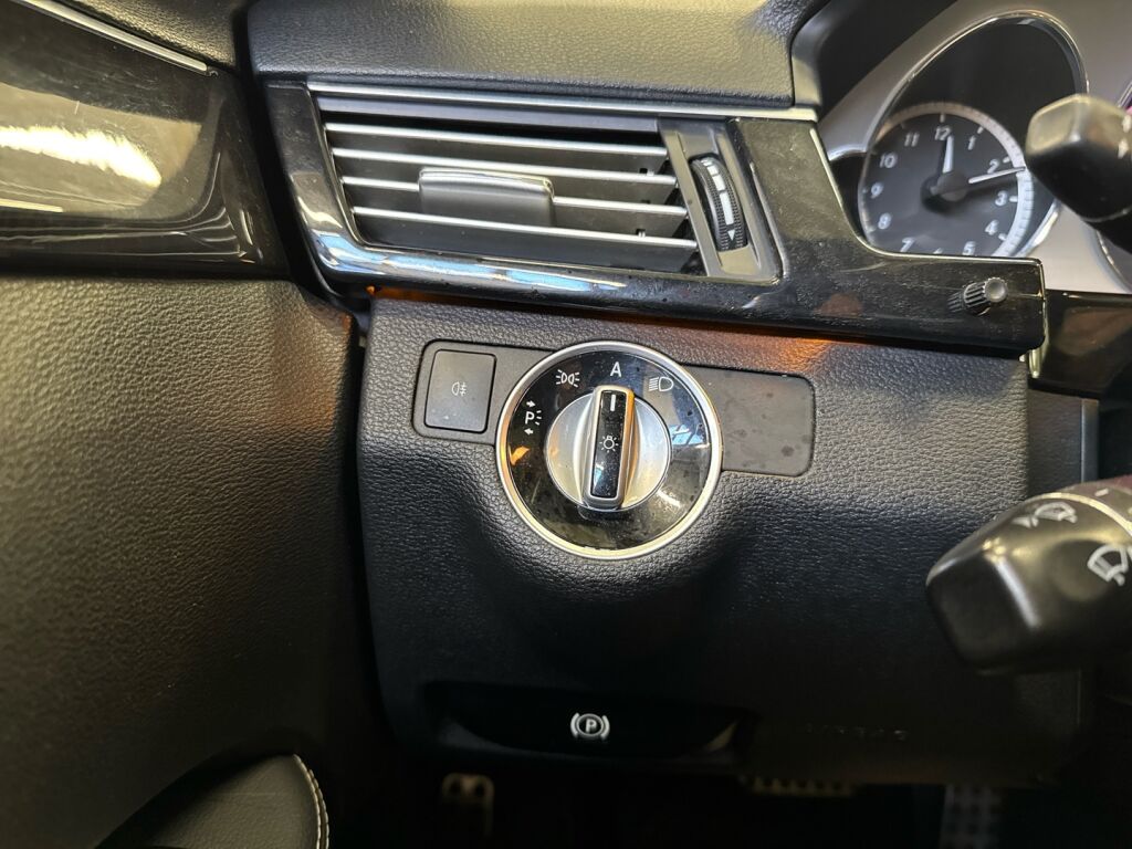 Mercedes-Benz E 2011 Musta