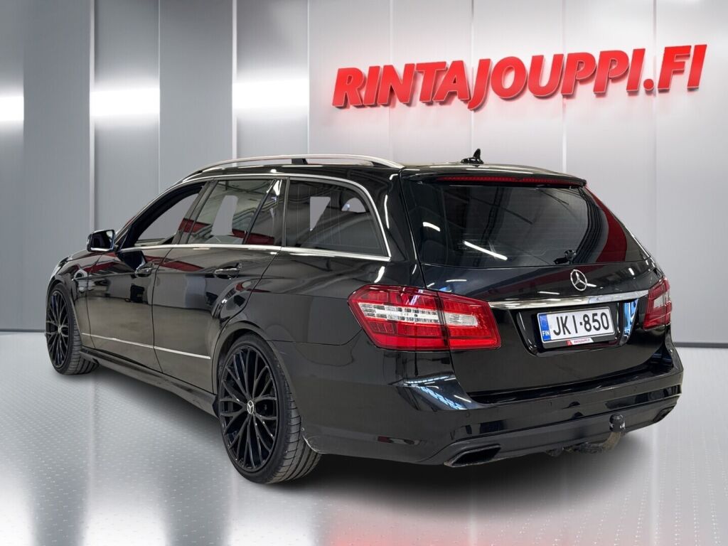 Mercedes-Benz E 2011 Musta