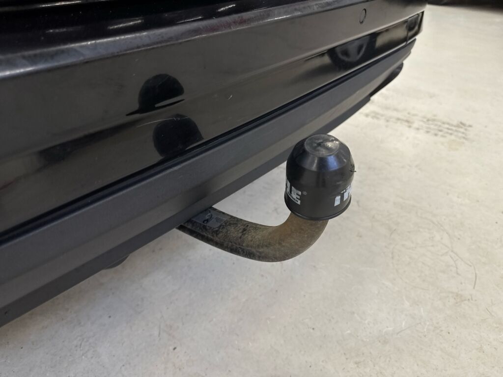 Mercedes-Benz E 2011 Musta