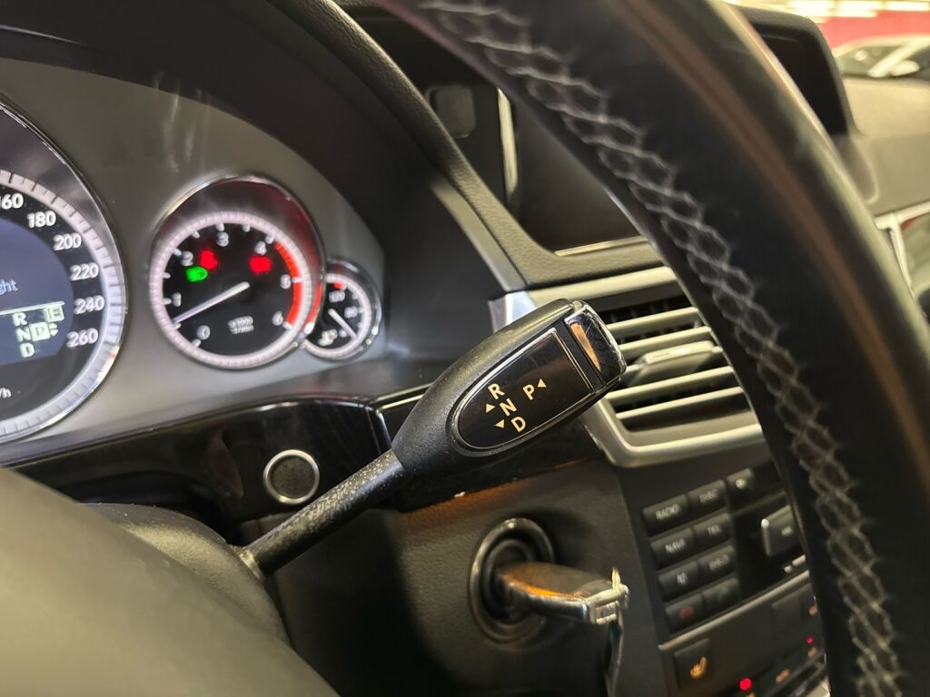 Mercedes-Benz E 2011 Musta