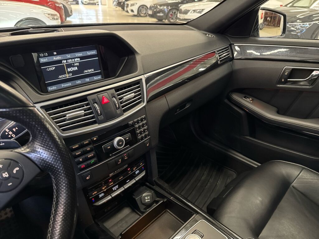 Mercedes-Benz E 2011 Musta