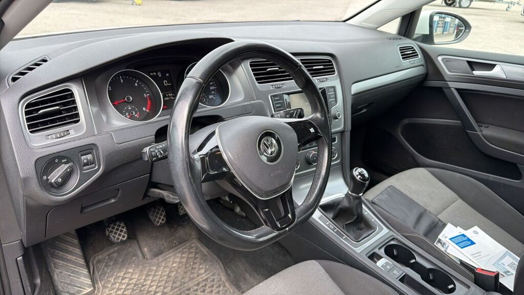 Volkswagen Golf 2017 Valkoinen