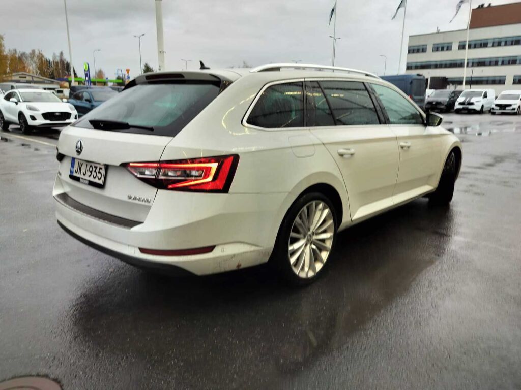 Skoda Superb 2017 Valkoinen