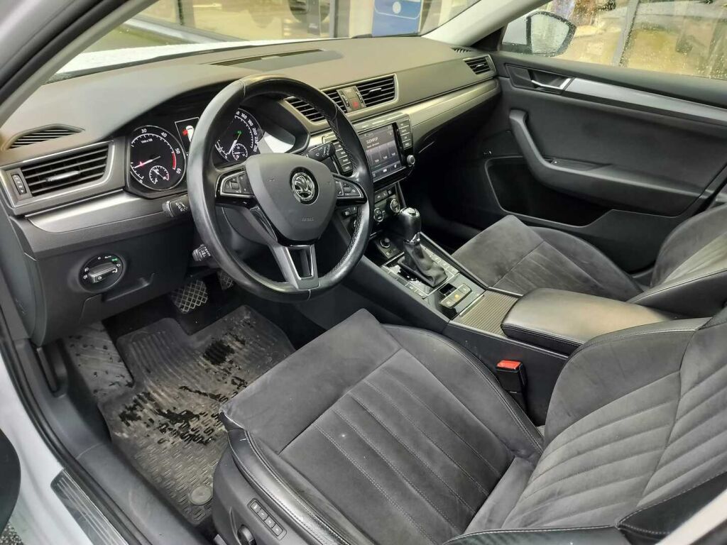 Skoda Superb 2017 Valkoinen