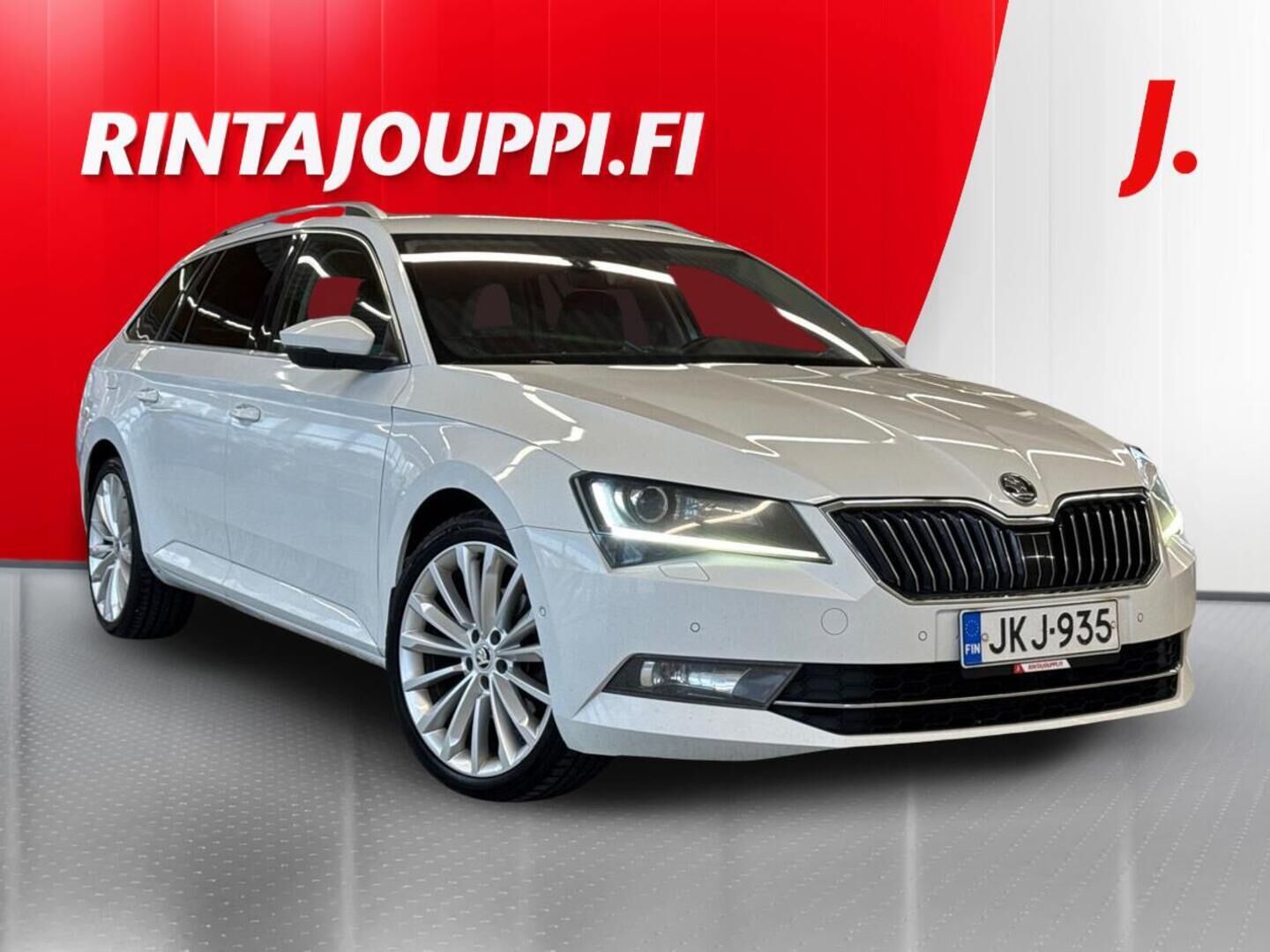 Valkoinen Skoda Superb