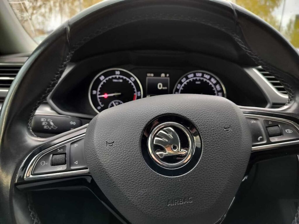 Skoda Superb 2017 Valkoinen