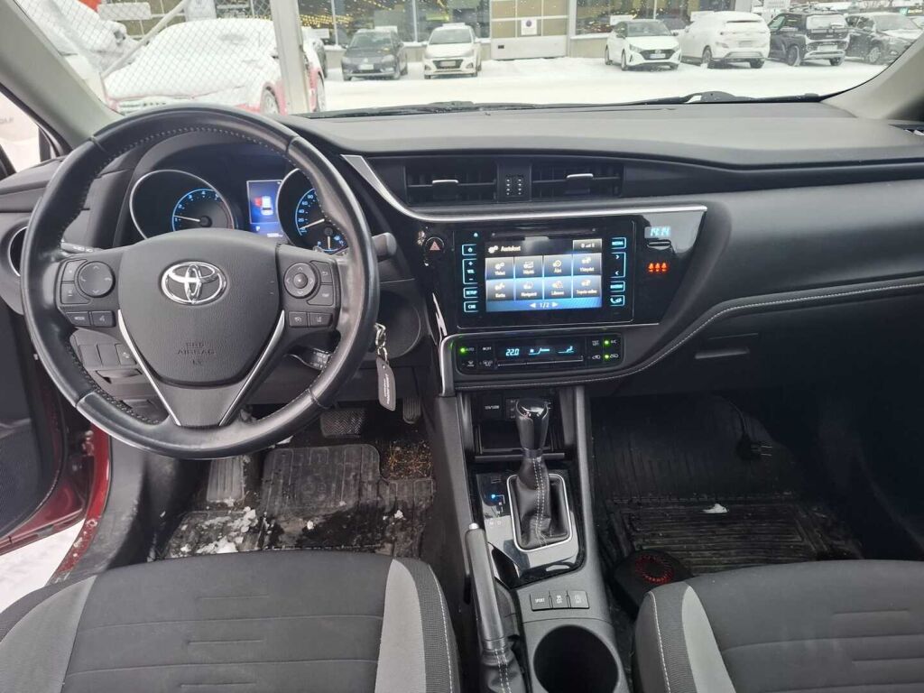 Toyota Auris 2017 Punainen
