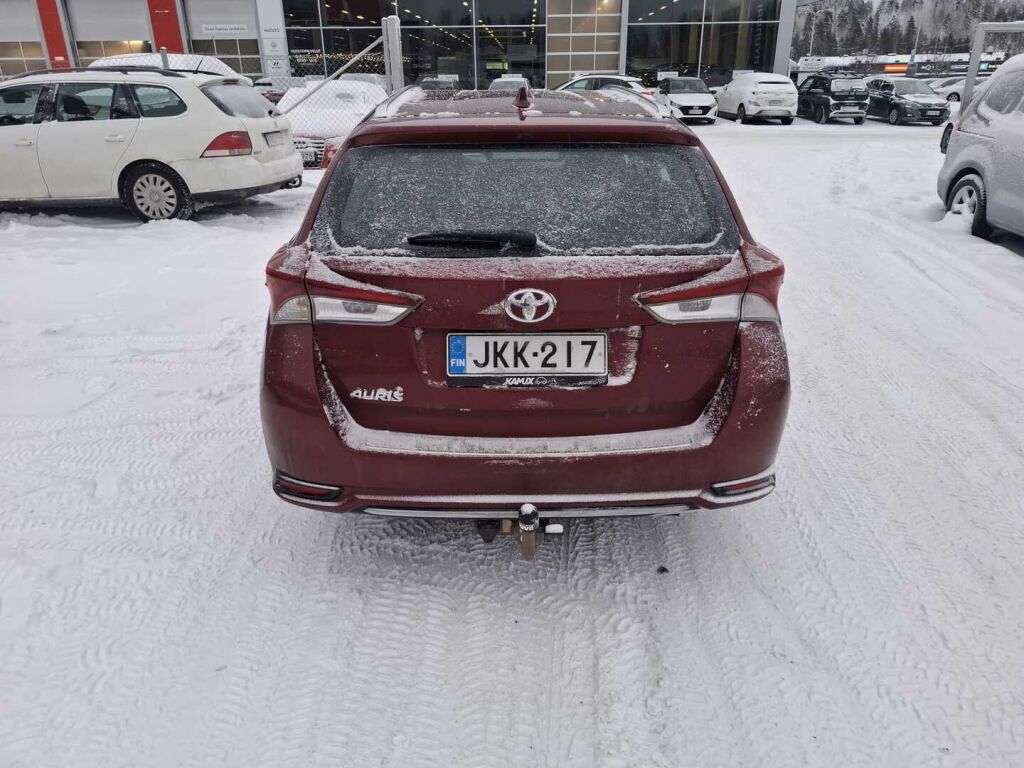 Toyota Auris 2017 Punainen