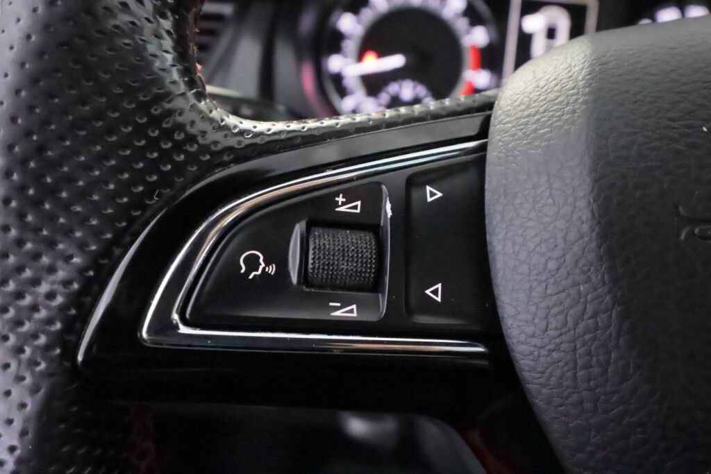 Skoda Rapid 2017 Punainen