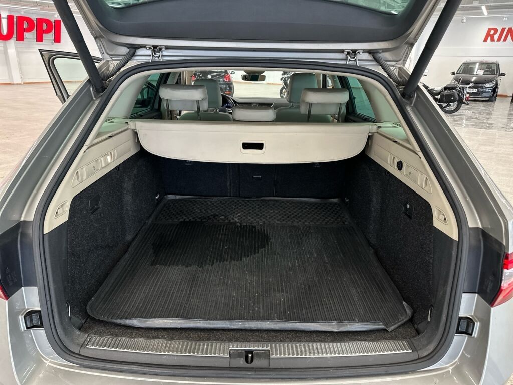 Skoda Superb 2017 Ruskea (beige)