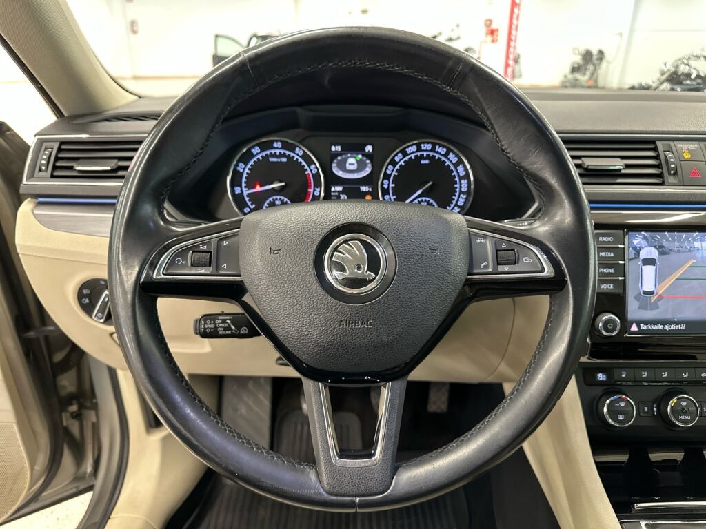 Skoda Superb 2017 Ruskea (beige)