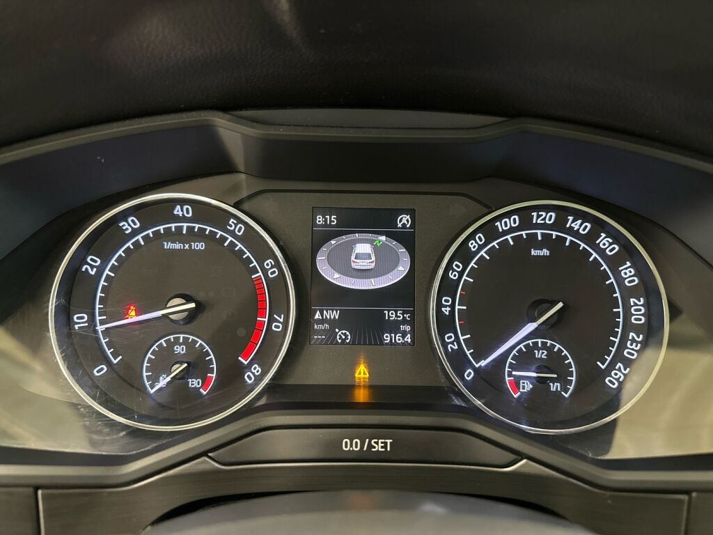 Skoda Superb 2017 Ruskea (beige)