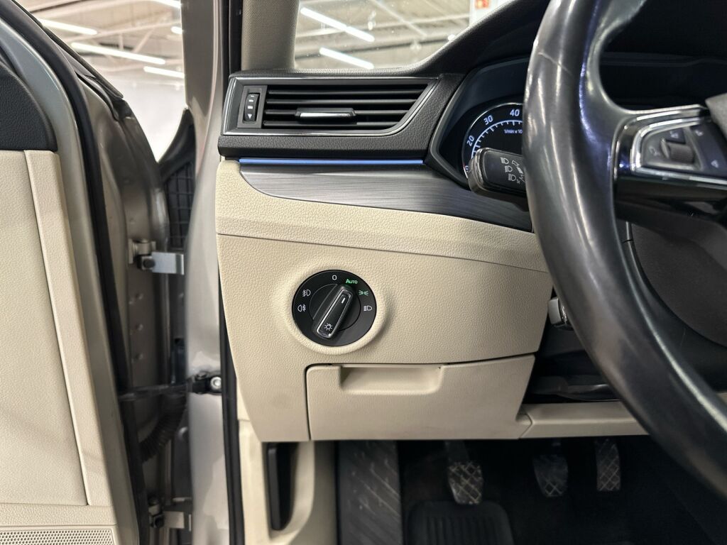 Skoda Superb 2017 Ruskea (beige)