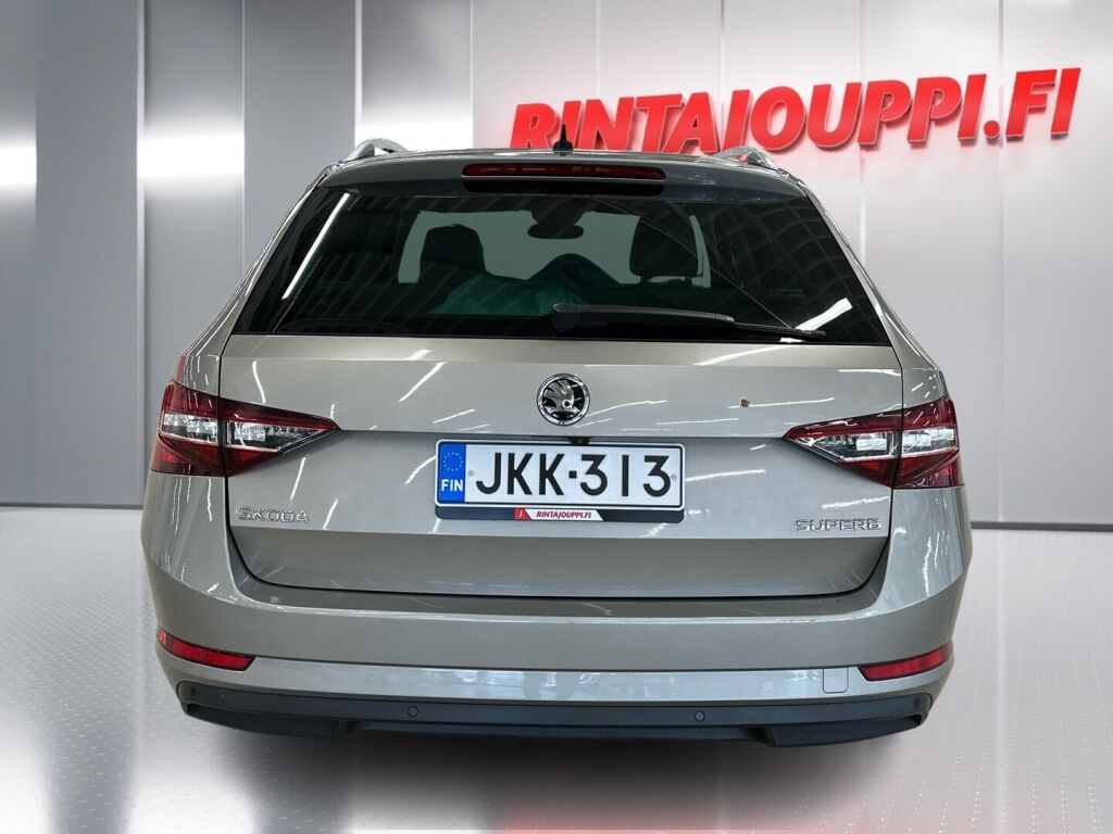Skoda Superb 2017 Ruskea (beige)