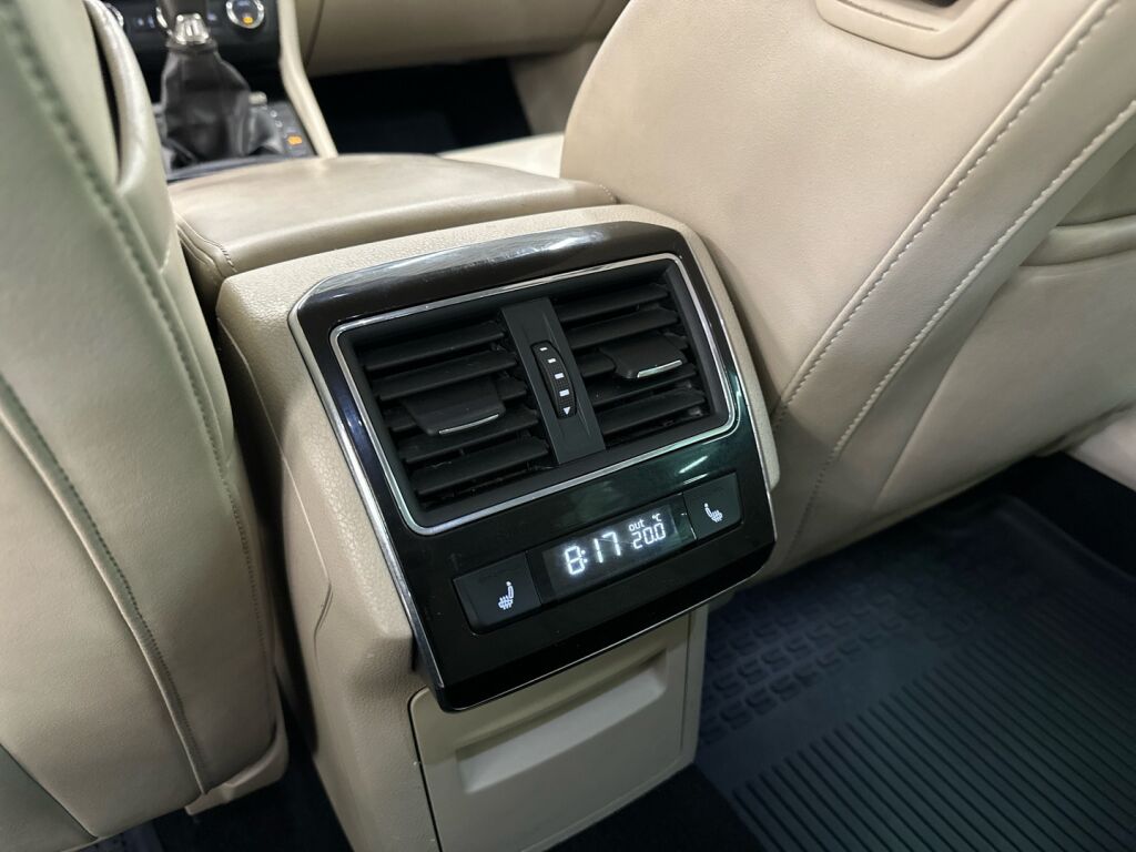 Skoda Superb 2017 Ruskea (beige)