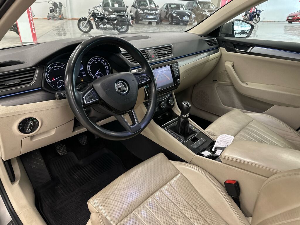 Skoda Superb 2017 Ruskea (beige)